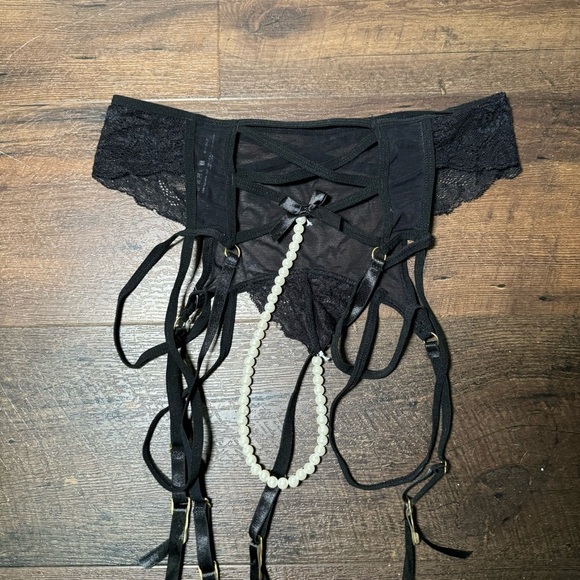 NWOT oh la la Cheri black lace garter  belt with pearl details S/M - Picture 5 of 7